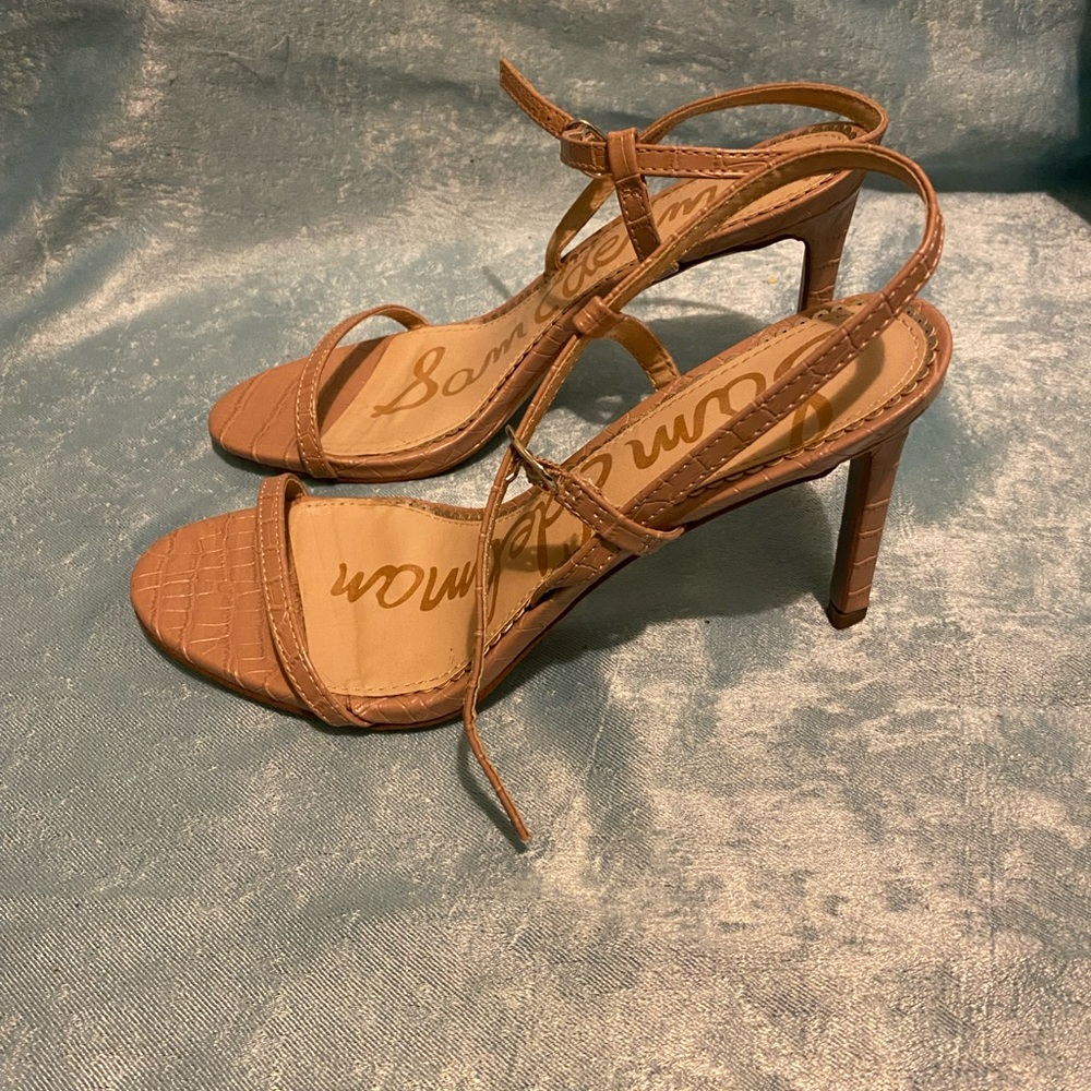 Sam Eldman nude heels